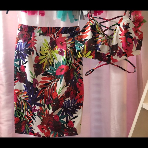 Fashion Nova Pants - Two pieces outfit.